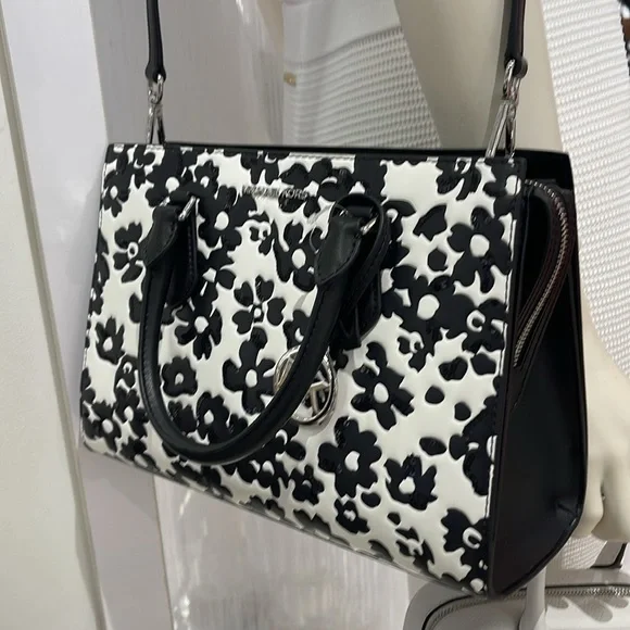 Michael Kors Sheila Medium Sequined Floral Print CZ Satchel
Black
NWT - Picture 8 of 16